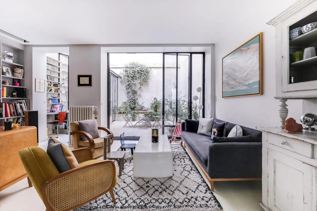 Sumptuous House With Patio * Paris